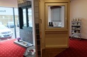 Ladenlokal mit Ausstellungsräumen der Firma Hinz